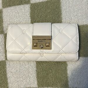 GUESS Wallet